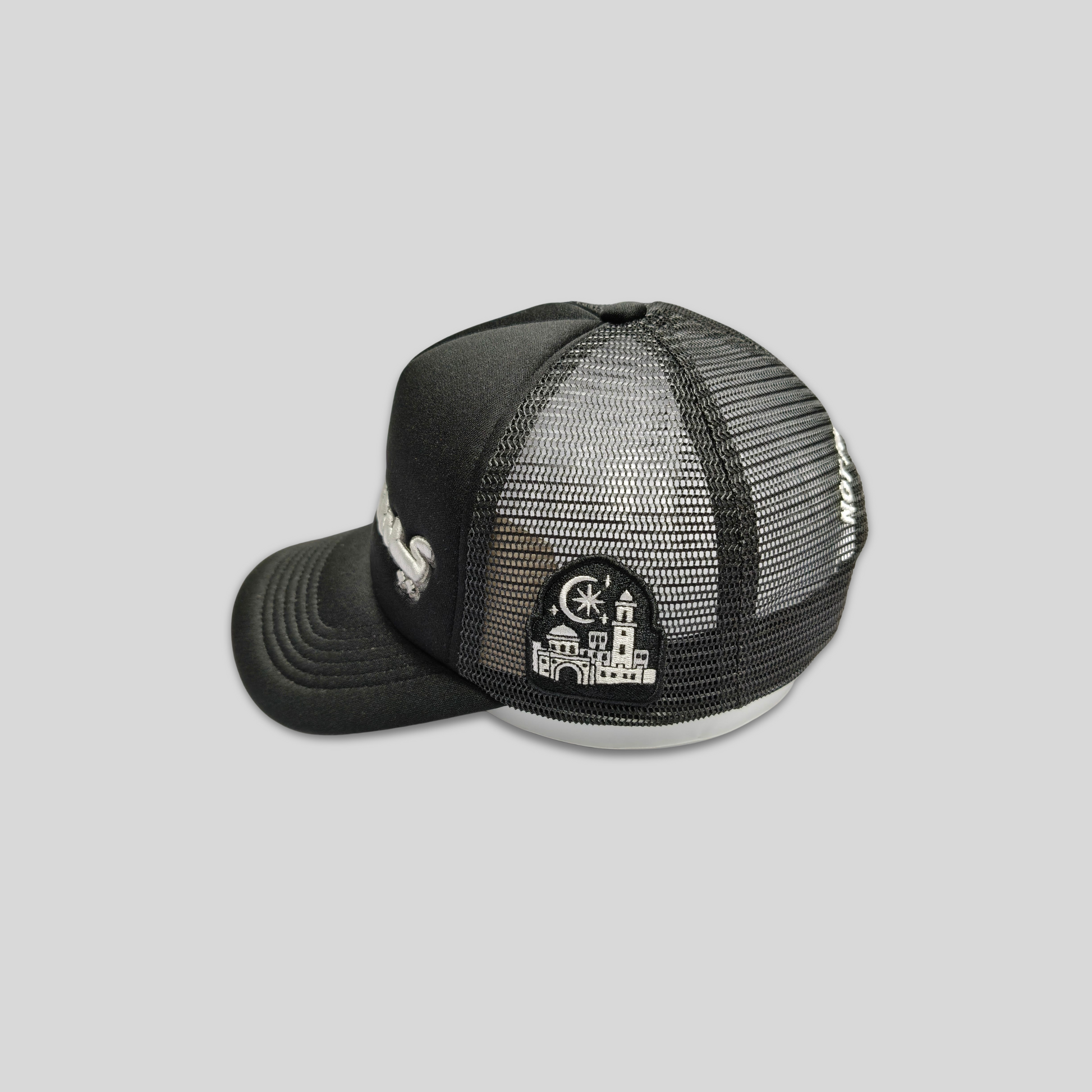 "Midnight Medina" Gorra Trucker Negra